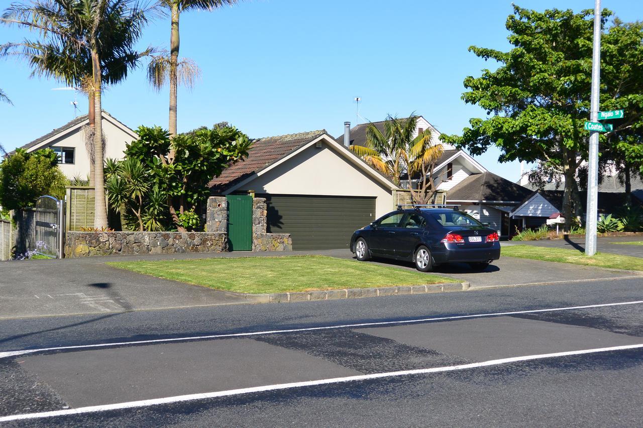 Terry And Cindy'S Bed And Breakfast Auckland Exterior photo