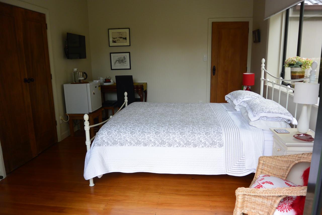 Terry And Cindy'S Bed And Breakfast Auckland Exterior photo