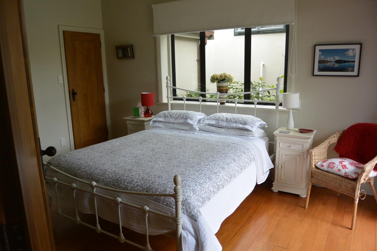 Terry And Cindy'S Bed And Breakfast Auckland Exterior photo